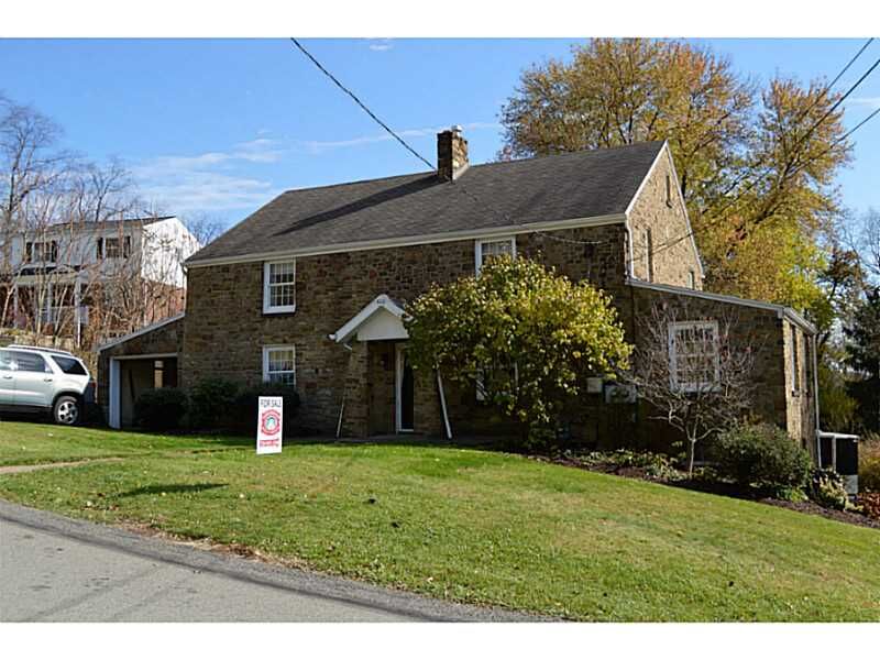 Property Photo: 422 Orchard Dr PA 15236