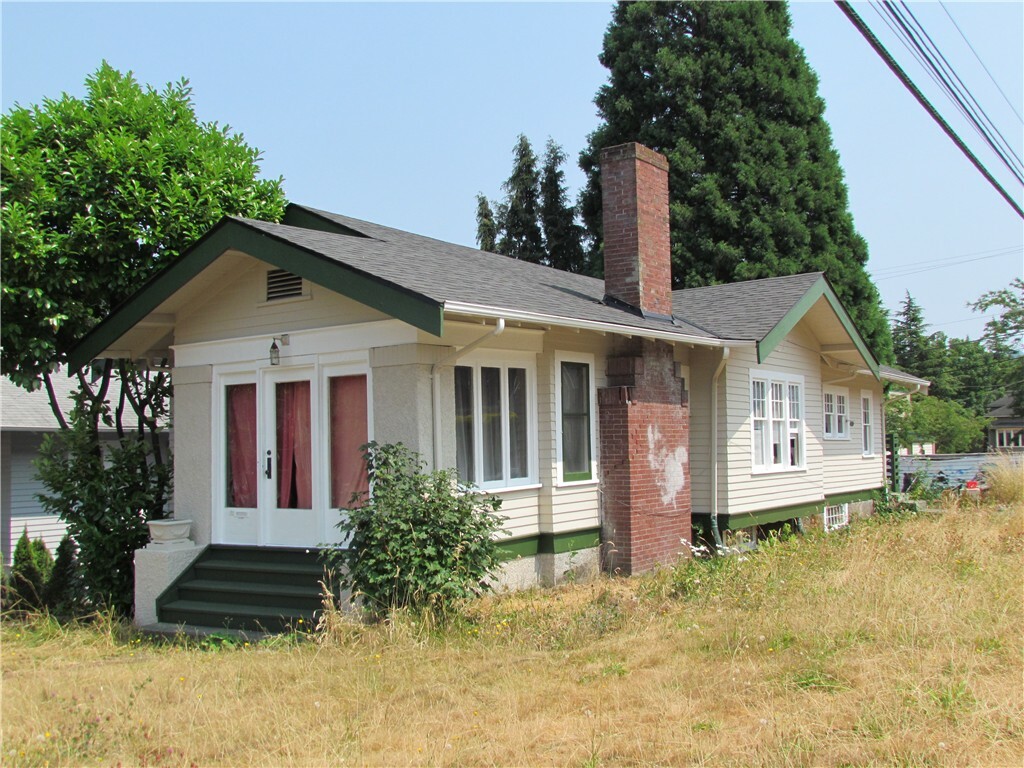 Property Photo: 1100 High St WA 98225