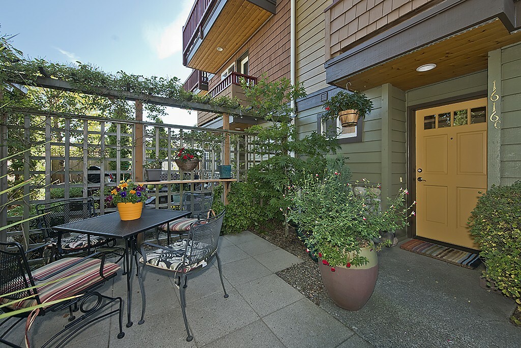 Property Photo:  1616 20th Ave C  WA 98122 