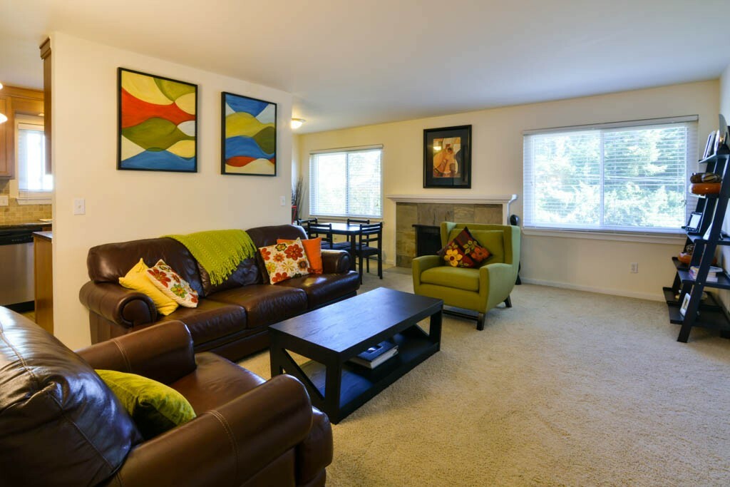 Property Photo: 14531 Dayton Ave N 8 WA 98133