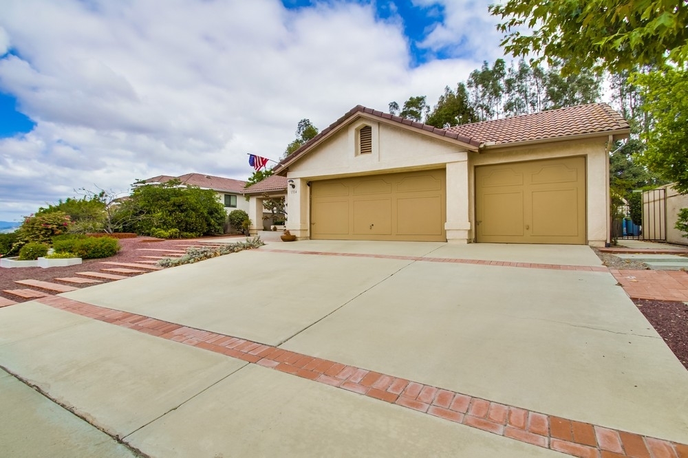 Property Photo:  1314 Clear Crest Circle  CA 92084 