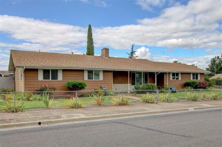 Property Photo:  1141 Arroyo Drive  OR 97502 