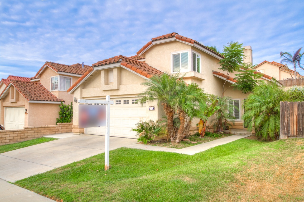 Property Photo: 1718 Avenida Vista Labera CA 92056