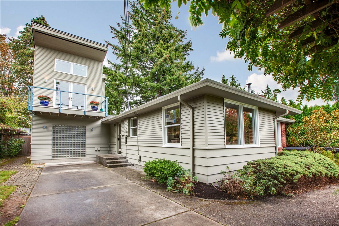 Property Photo:  11448 Marine View Dr SW  WA 98146 