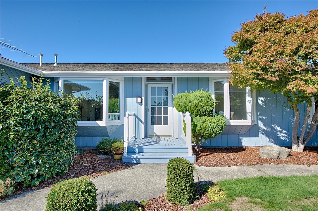 Property Photo:  5610 Rosario Wy  WA 98221 