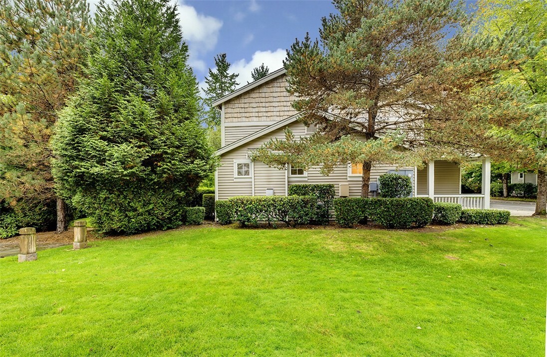 Property Photo: 9502 179th Place NE 1 WA 98052