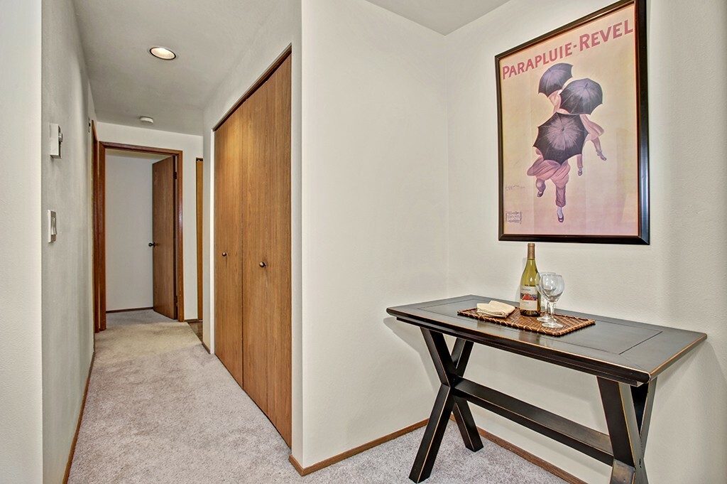 Property Photo:  150 NE 95th St 405  WA 98115 