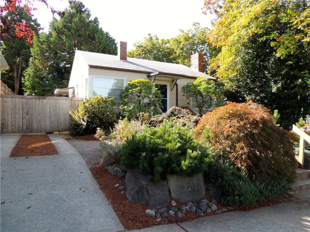 Property Photo:  409 NE 92nd St  WA 98115 