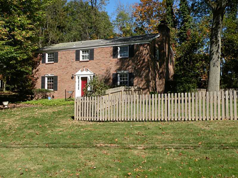 Property Photo:  301 Robinhood Lane  PA 15317 