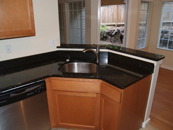 Property Photo: 9838 NE 122nd St Q102 WA 98034