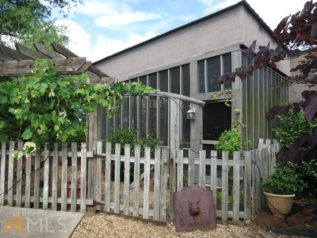 Property Photo: 956 Haywood Valley Road GA 30105