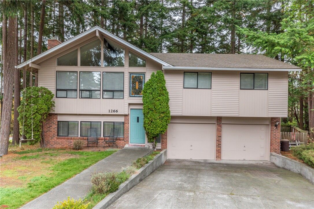 Property Photo:  1266 NE Sealth Place  WA 98277 