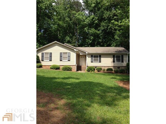 Property Photo:  1562 Bentwood Dr  GA 30047 