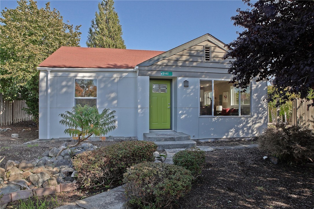 Property Photo: 12462 2nd Place SW WA 98168