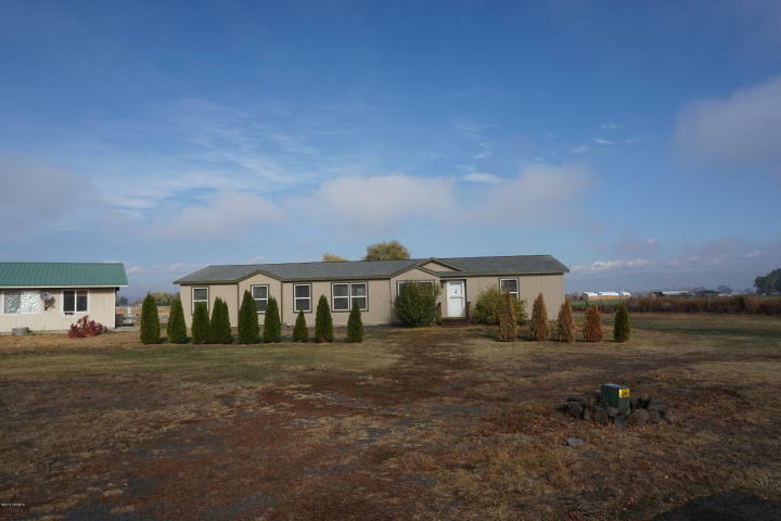 Property Photo: 2507 S 52nd Ave WA 98908