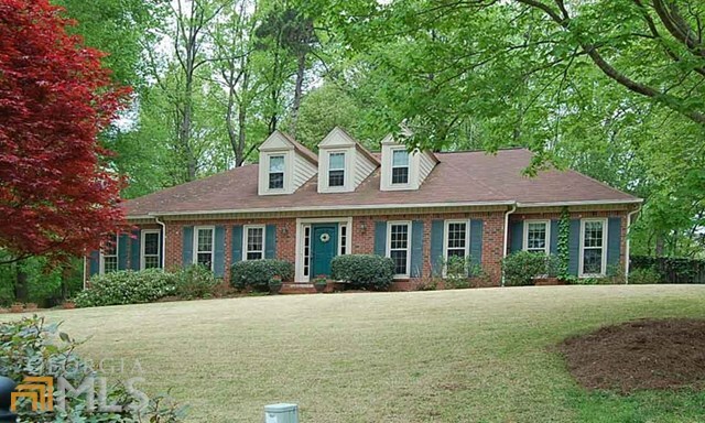 Property Photo: 4918 Briarleigh Chase GA 30126