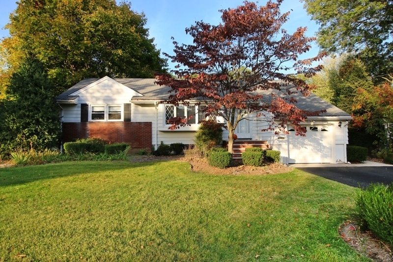 Property Photo:  35 Hollybrook Rd  NJ 07652 