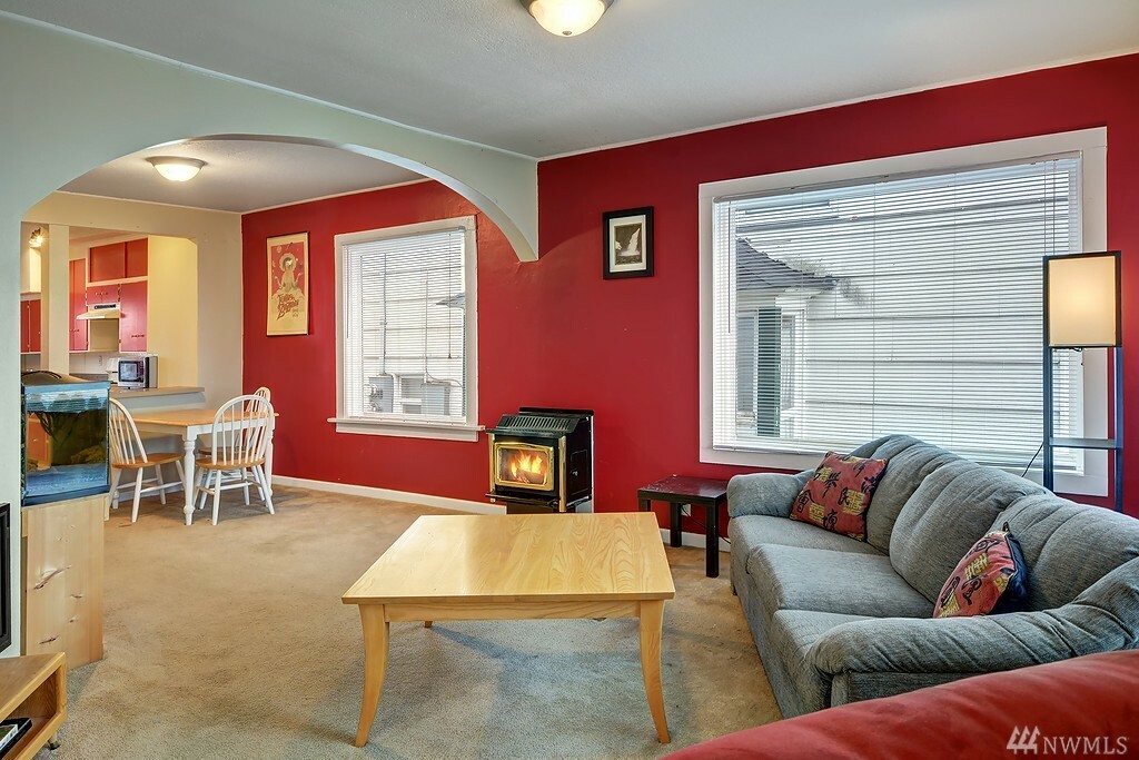 Property Photo:  3215 Hoyt Ave  WA 98201 