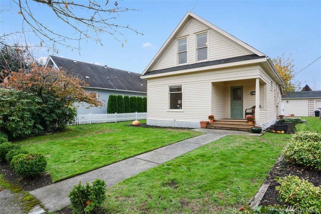 Property Photo: 316 6th St NW WA 98371