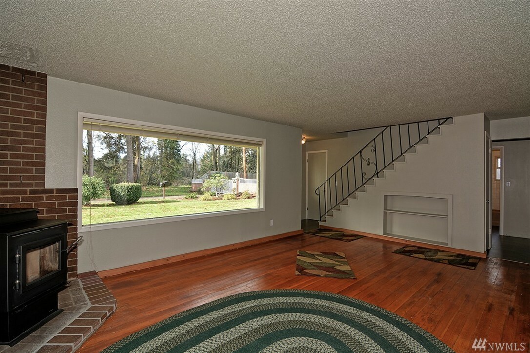 Property Photo:  1312 Ash Ave  WA 98270 