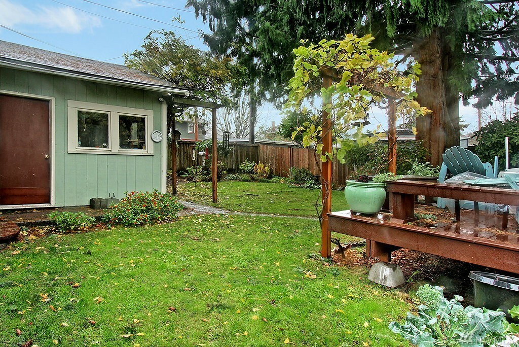 Property Photo:  1726 Colby Ave  WA 98201 