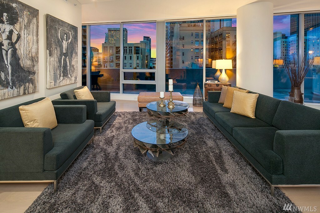 Property Photo: 1521 2nd Ave 702 WA 98101