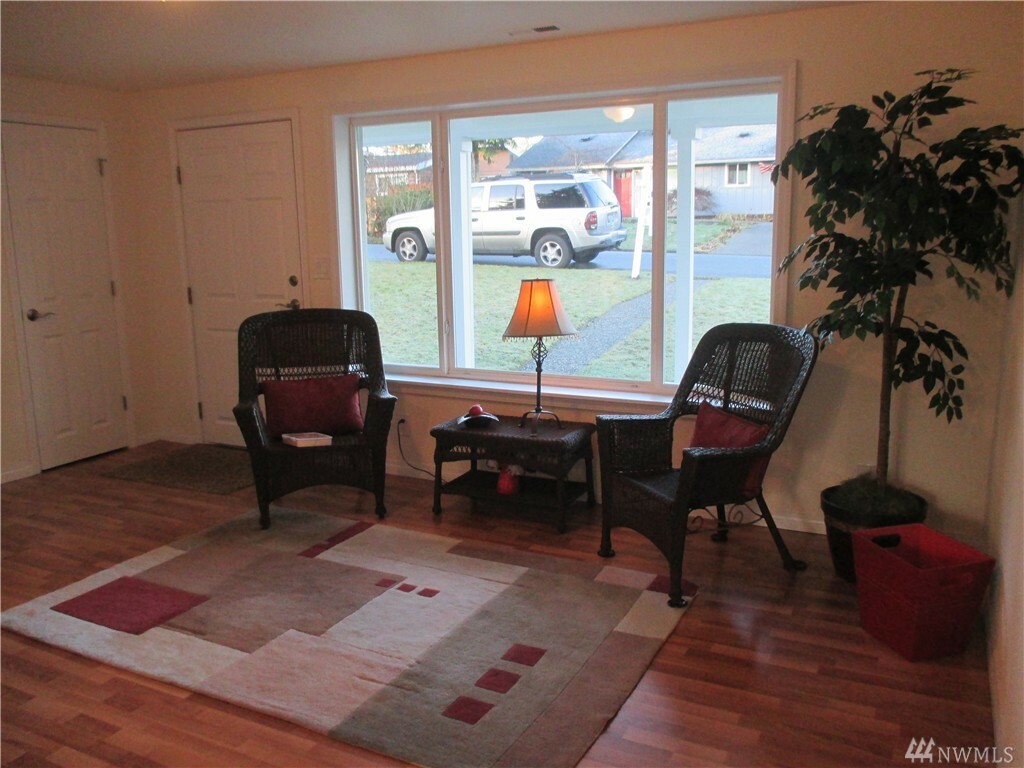 Property Photo:  4953 Elm St  WA 98203 