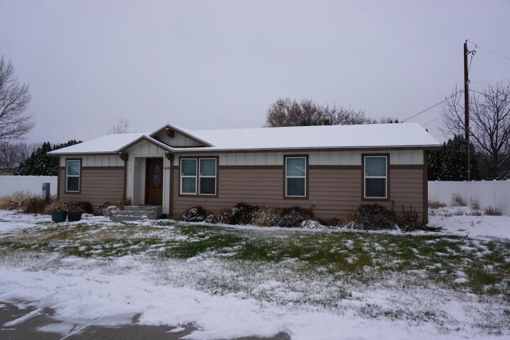 Property Photo: 2600 S 72nd Ave WA 98908
