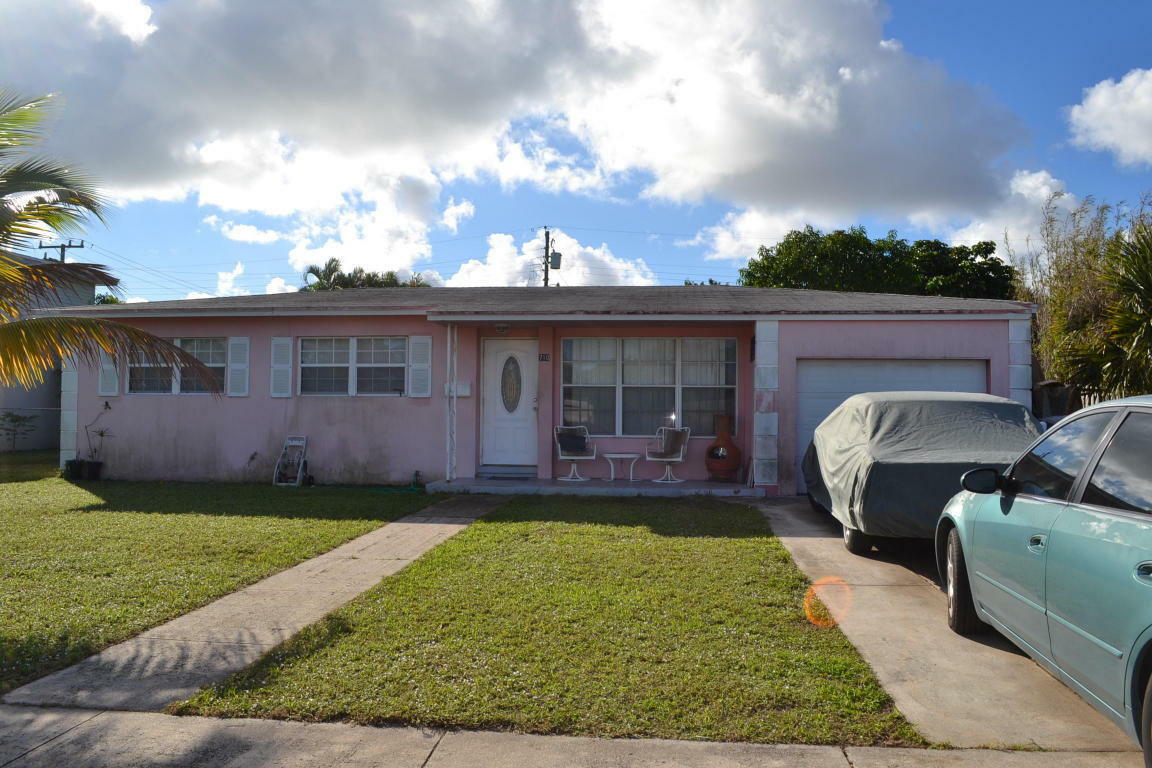 Property Photo:  710 Evergreen Drive  FL 33403 