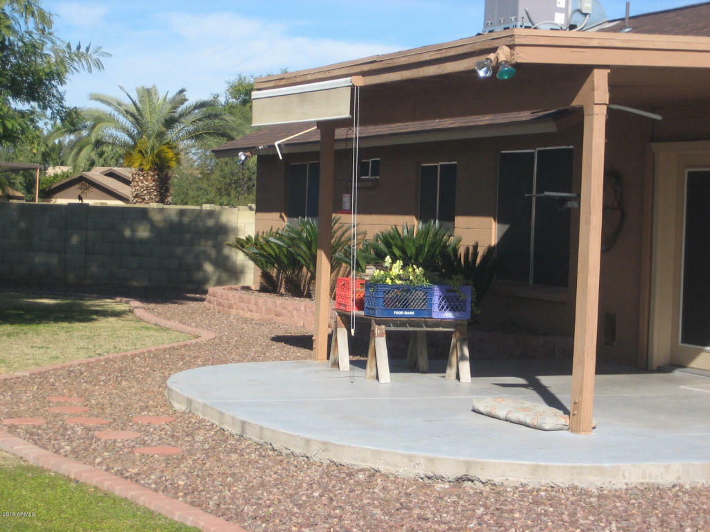 Property Photo:  614 S Raven Circle  AZ 85208 