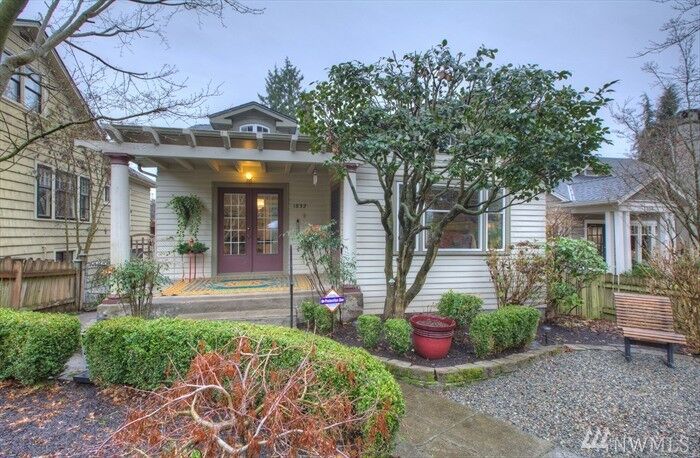 Property Photo: 1832 NE Ravenna Blvd WA 98105