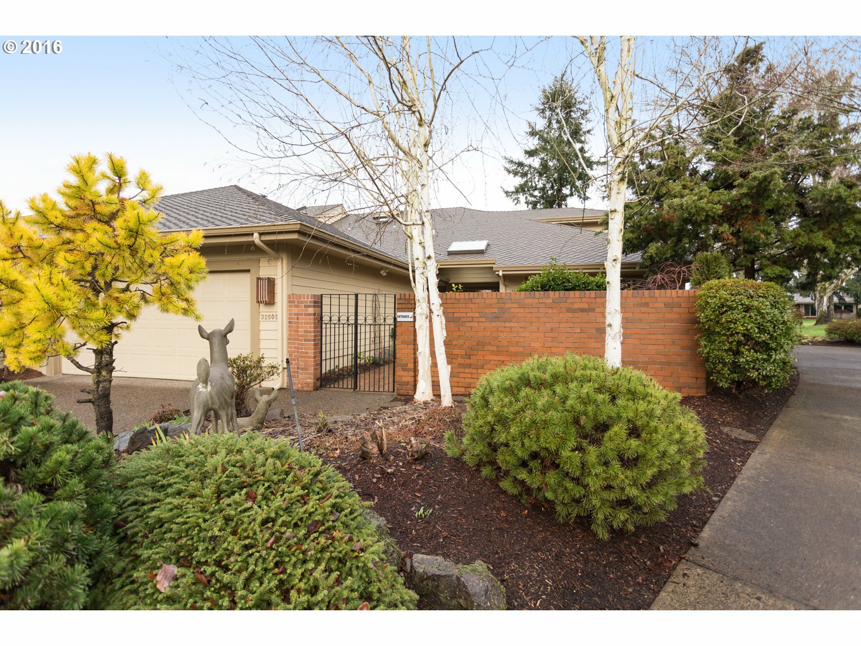 Property Photo:  32505 SW Lake Point Ct  OR 97070 