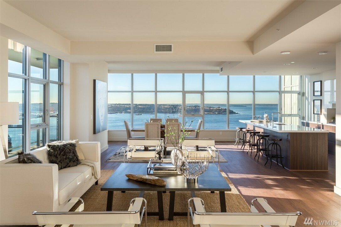 Property Photo: 588 Bell St 4003S WA 98121