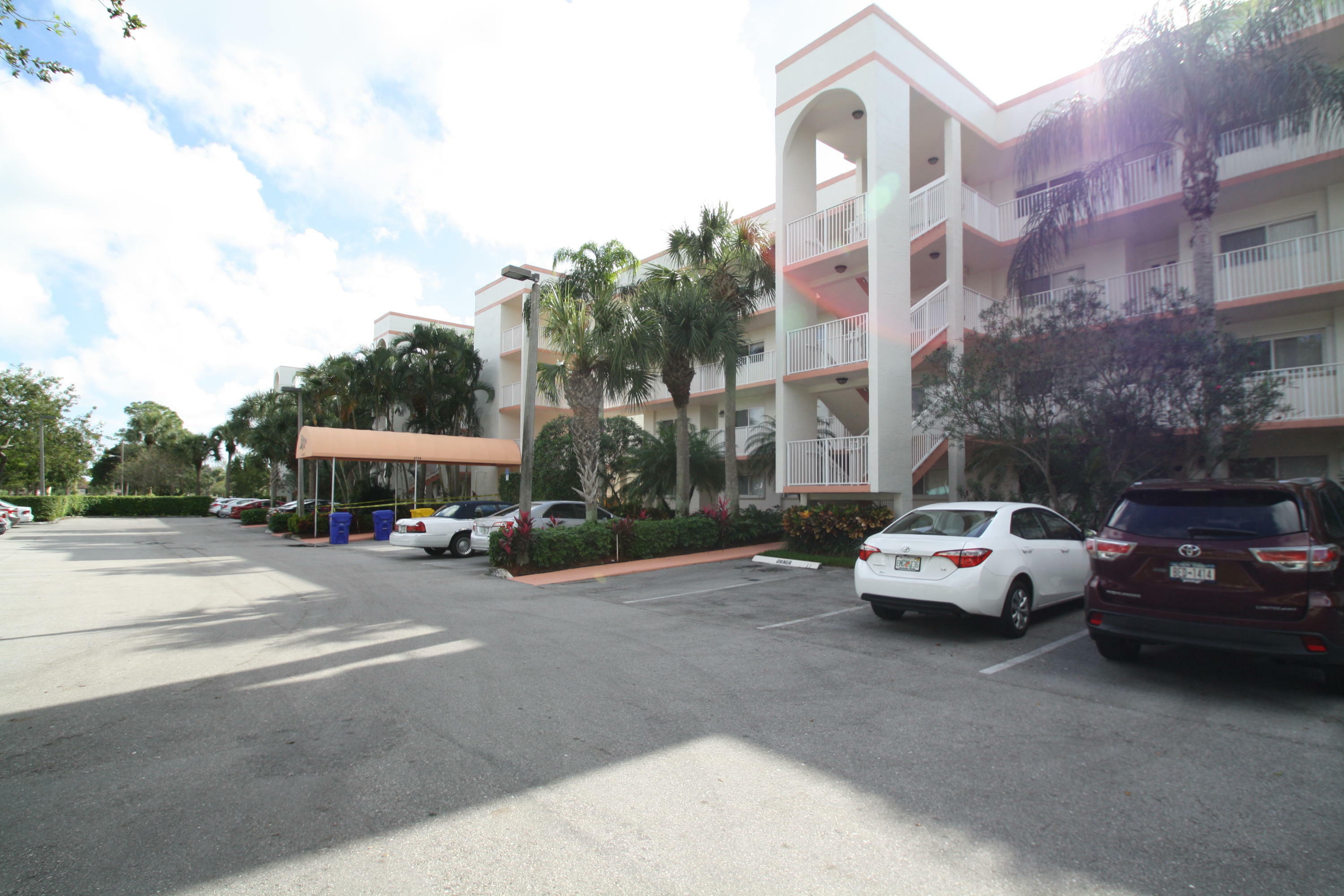 Property Photo: 4734 Lucerne Lakes Boulevard 109 FL 33467