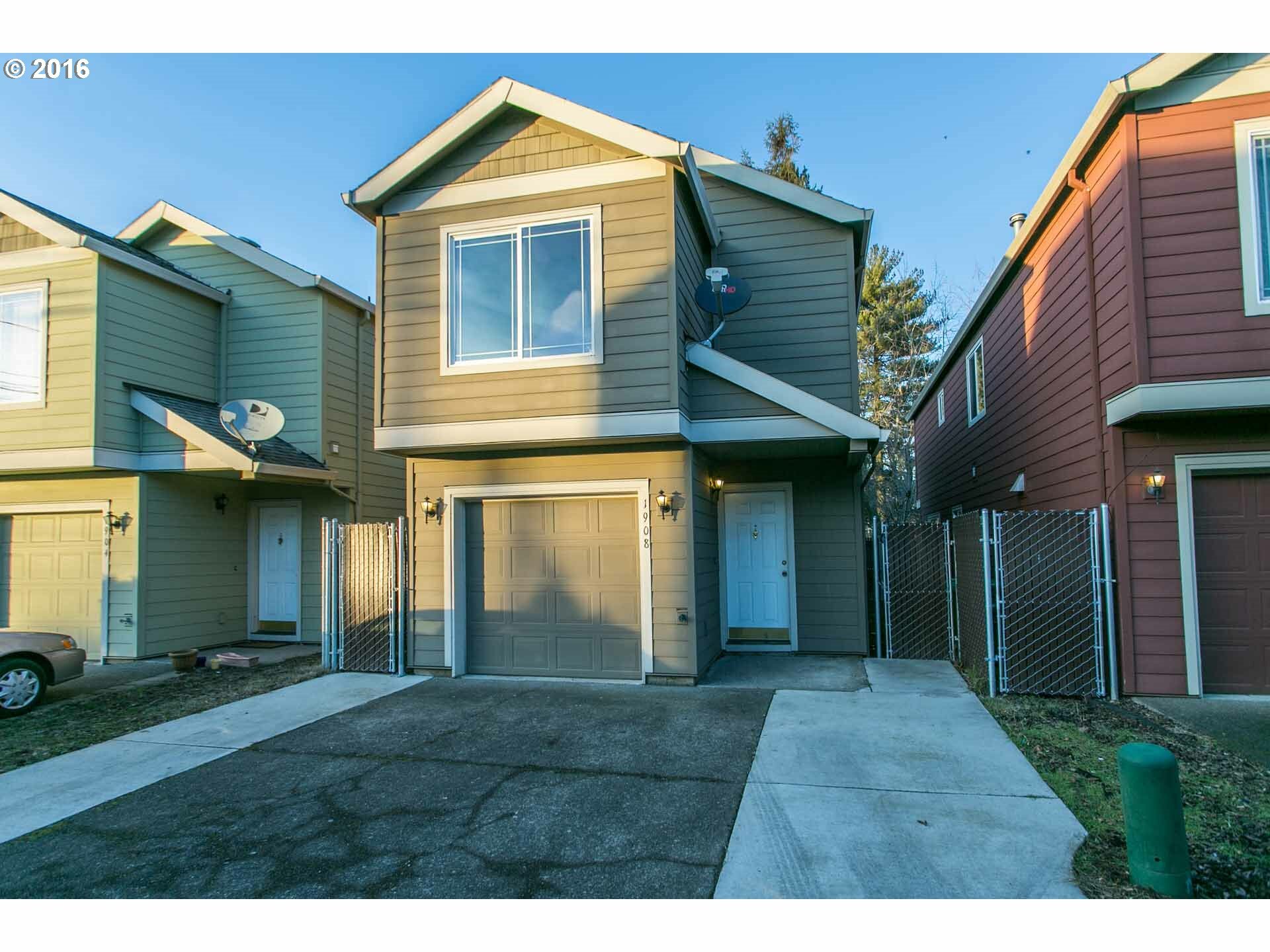 Property Photo: 1908 SE 122nd Ave OR 97233