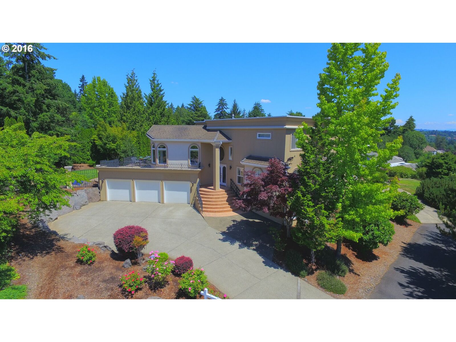 Property Photo:  1831 SW Dickinson Ln  OR 97219 