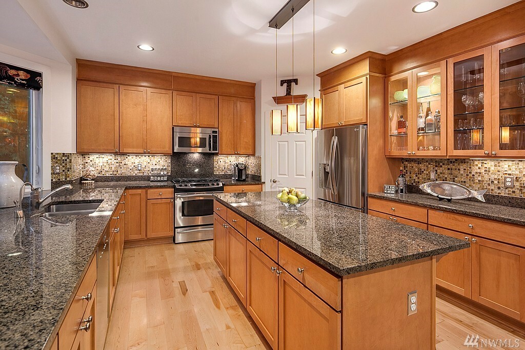 Property Photo: 6906 120th Ave NE WA 98033