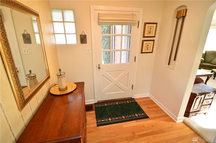 Property Photo: 101 R St SE WA 98002