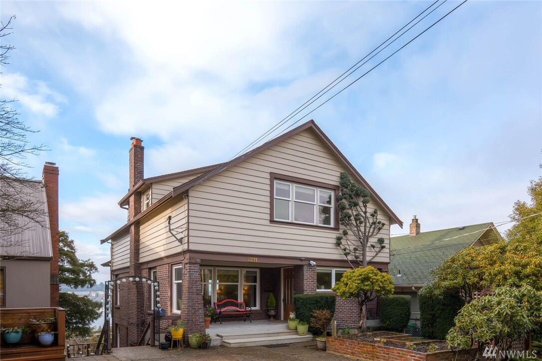 Property Photo: 2211 Broadway Avenue E WA 98102