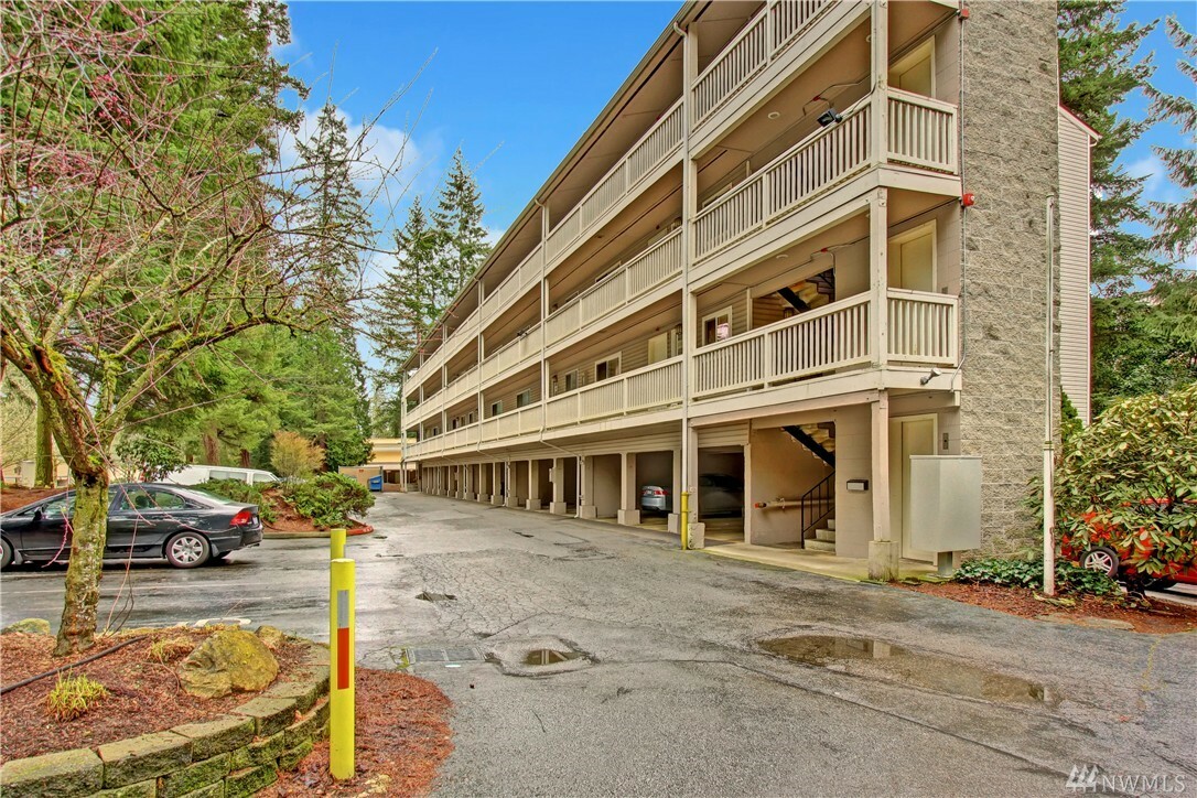 Property Photo: 14527 NE 40th St G204 WA 98007