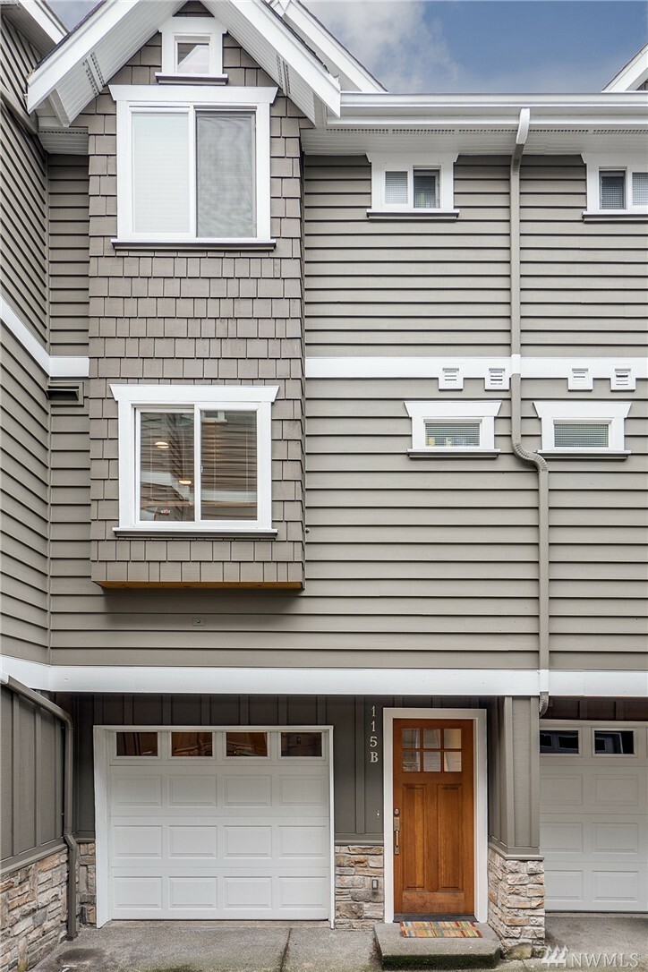 Property Photo:  115 17th Ave B  WA 98122 