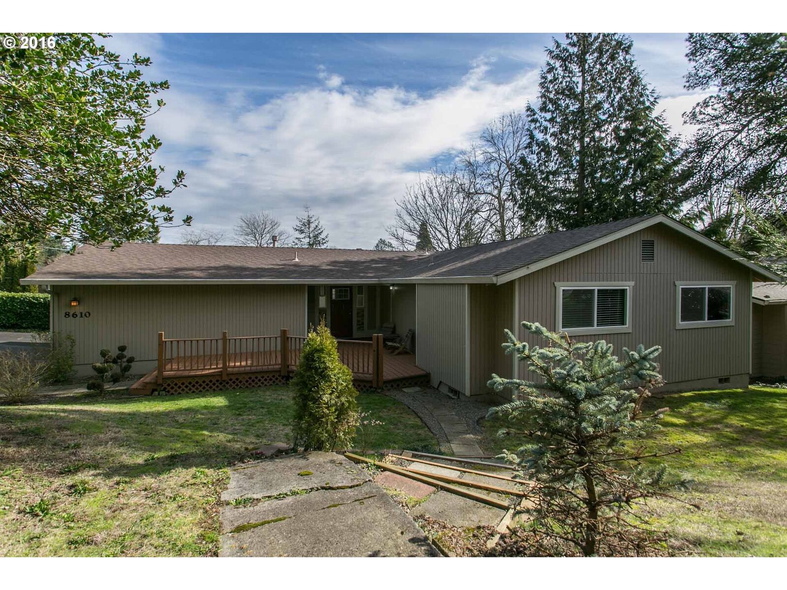 Property Photo: 8610 SW Capitol Hwy OR 97219