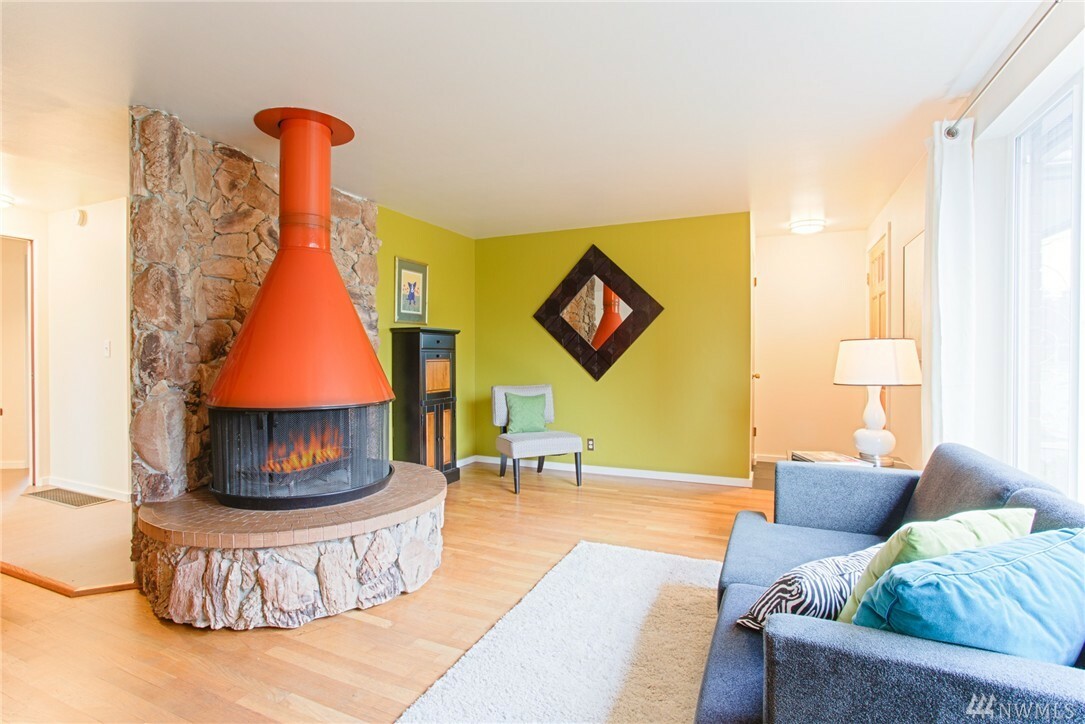 Property Photo: 9745 3rd Ave NW WA 98117