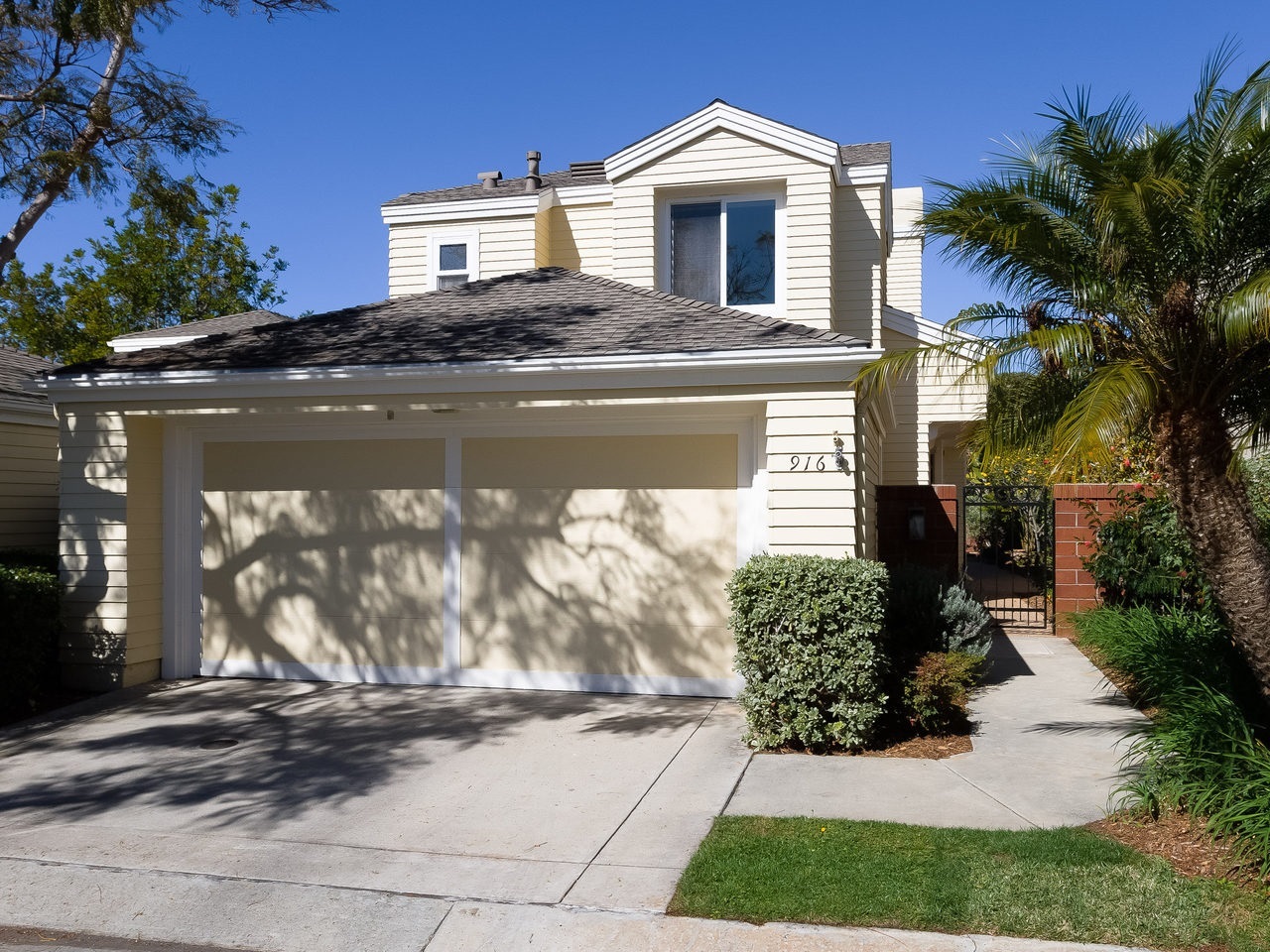 Property Photo:  916 Myrtle Court  CA 92011 