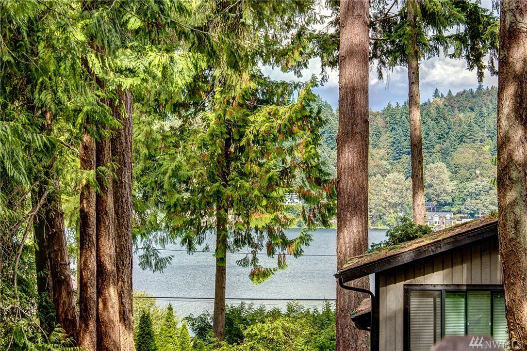 Property Photo:  3015 W Lake Sammamish Pkwy NE  WA 98052 