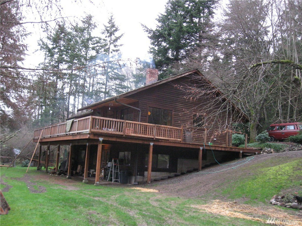 Property Photo:  521 NW Camano Dr  WA 98282 