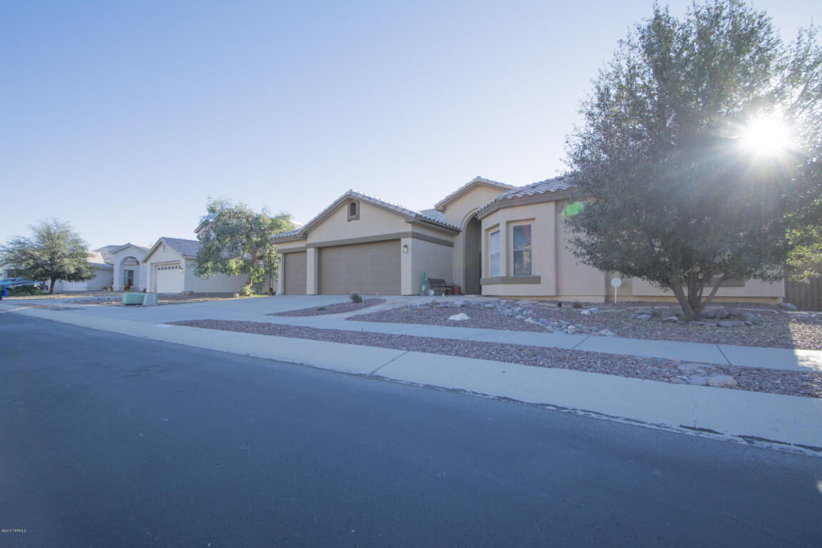 Property Photo: 6821 W Tombstone Way AZ 85743