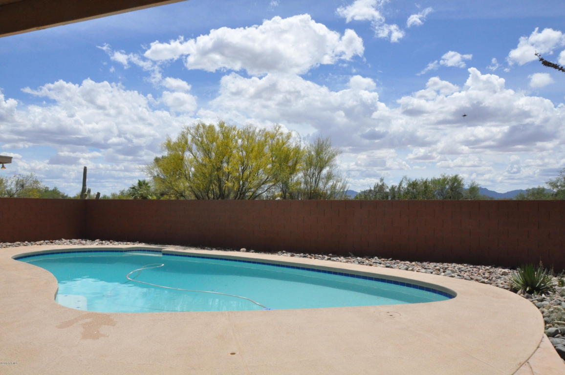Property Photo: 1424 W Maximilian Place AZ 85704