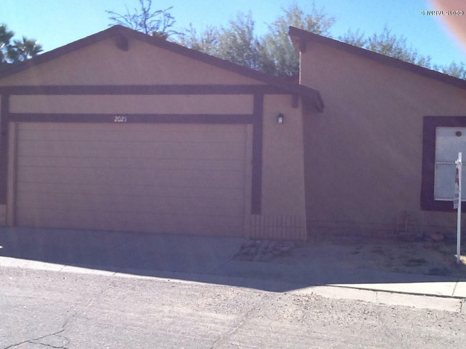 Property Photo:  2021 W Southbrooke Circle  AZ 85705 