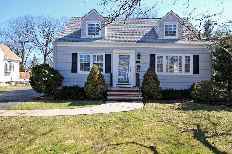 Property Photo:  58 Shady Ln  NJ 07023 